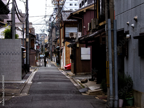 Fototapeta Naklejka Na Ścianę i Meble -  Japanese woman walking at a random street in Kyoto