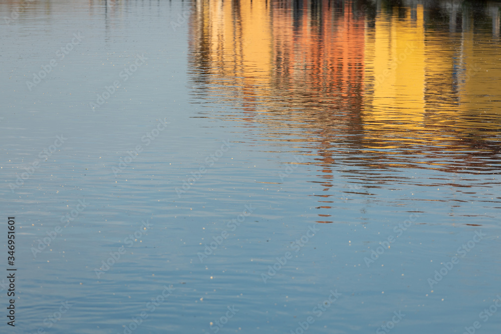 riflessi nell'acqua riflessi nell'acqua