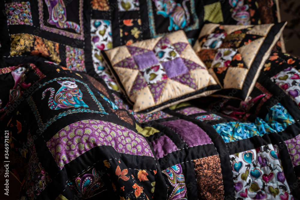 Handcraftred blanket and pillows (quilting) Handcraftred blanket and pillows (quilting)