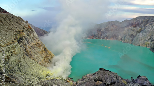 Ijen Volcano is an active volcano in Indonesia. In the heart of the volcano is not bubbling lava, but only quietly stretches turquoise lake 