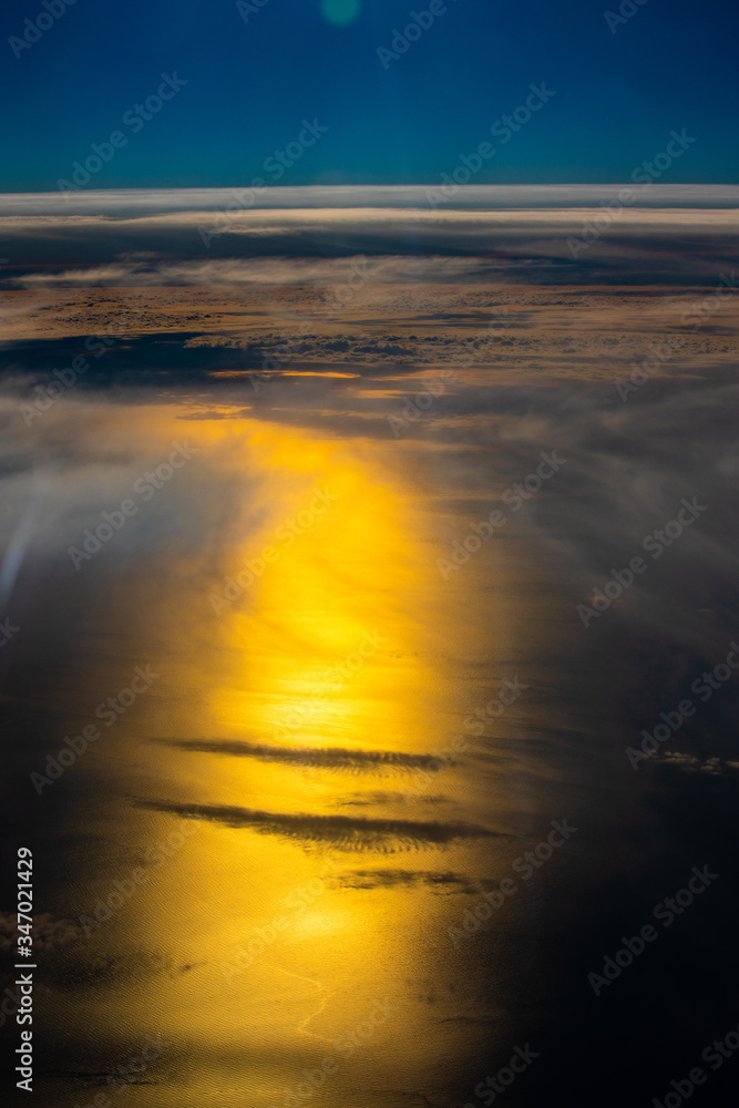 Fototapeta premium sunset over the sea on top of clouds