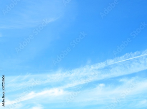 日本の田舎の風景 10月 青空と薄い雲