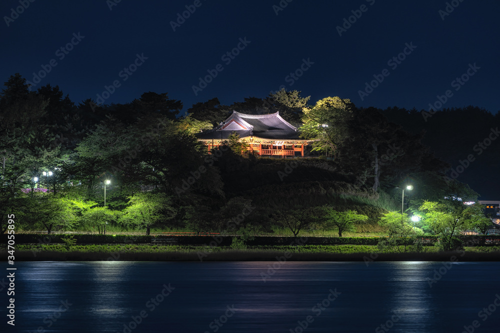 Obraz premium Gyeongpodae pavilion at night