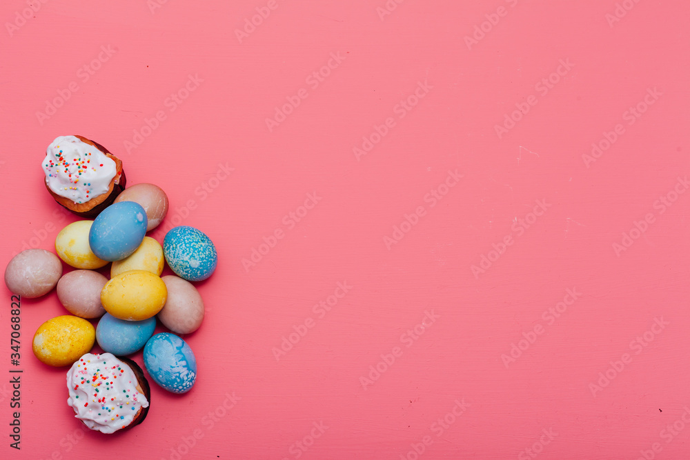Obraz premium multi-colored eggs on the feast Easter background for inscriptions