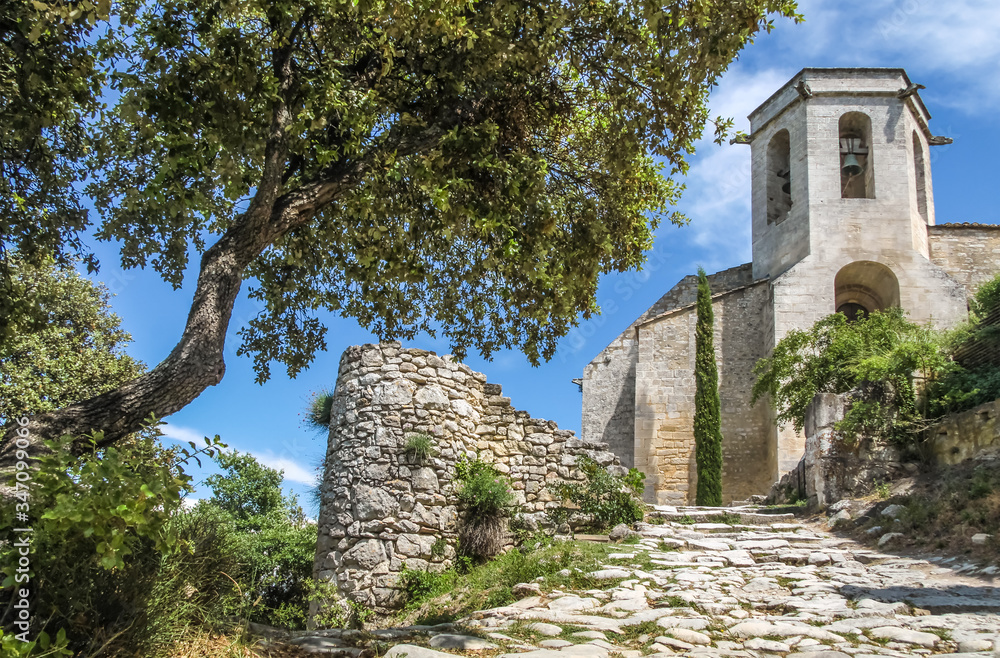 Alte Kirche im Provence Dorf Oppede-Le-Vieux