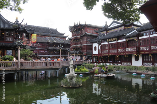 Photography Bassin d'un temple à Shanghai, Chine