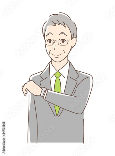腕時計を見る男性
