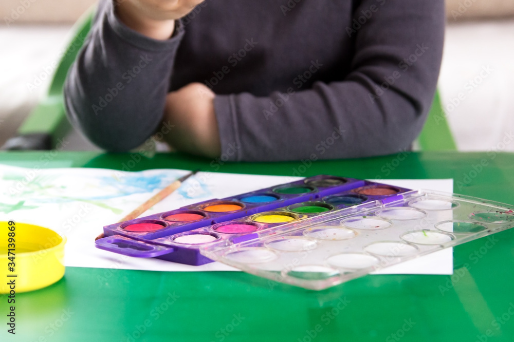 Fototapeta premium Kid painting with watercolor