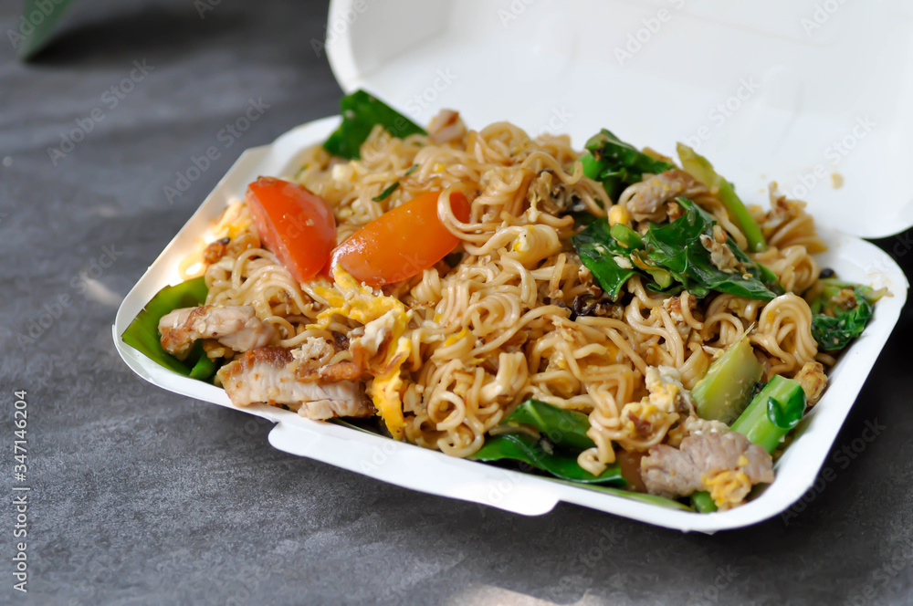 stir fried noodles with pork and vegetable stir fried noodles with pork and vegetable