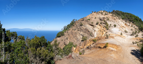 La Gomera - Landschaft in der Cumbre de Chijere oberhalb Vallehermoso auf dem Wanderweg zur Buenavista mit Blick zur Insel La Palma