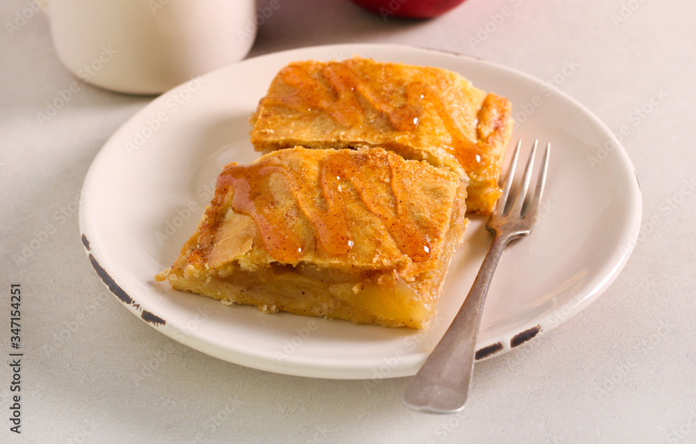 Apple pie squares with cinnamon glaze