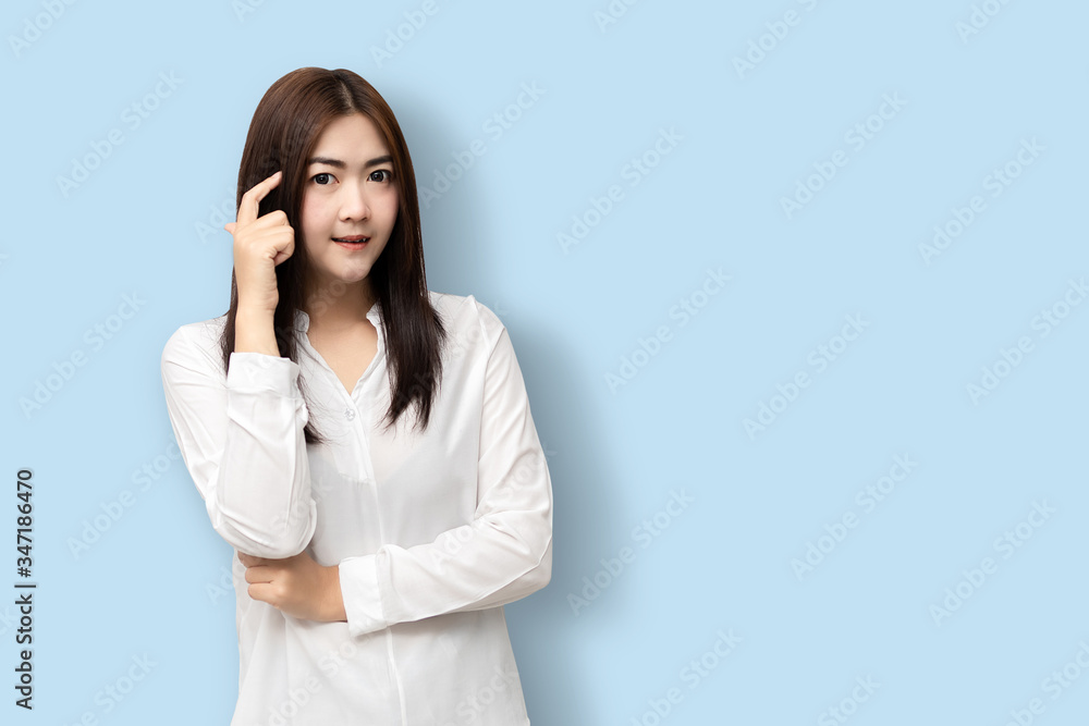 Asian women are thinking, Problem solving with the brain. Asian women are thinking, Problem solving with the brain.