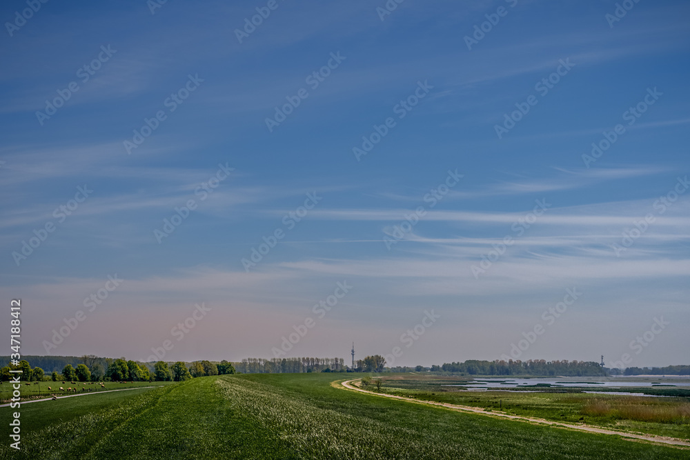 Obraz premium Elbdeich in der Nähe von Wedel