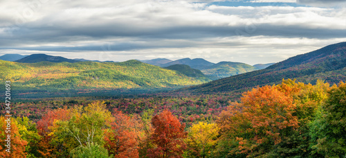 Obraz na plátně Autumn overlook on Bear Notch Road in the White Mountain national Forest - New H