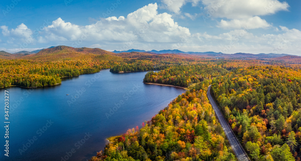 Obraz premium Autumn view of Rich Lake from Goodnow in the High Peaks Wilderness - New York - Adirondack
