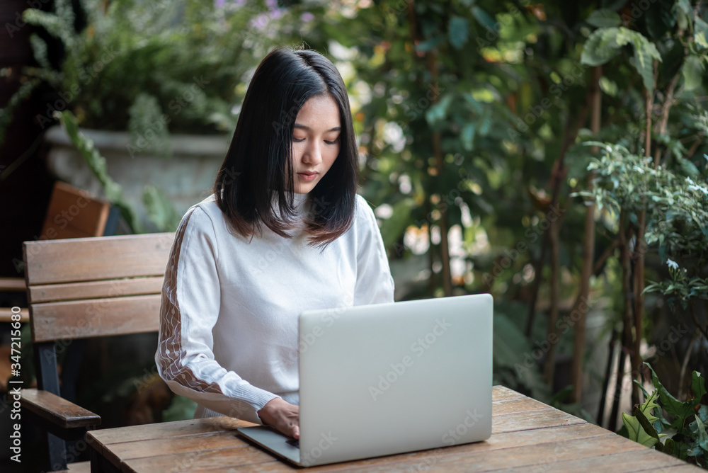 Buy products online using laptops in cafes. Buy products online using laptops in cafes.