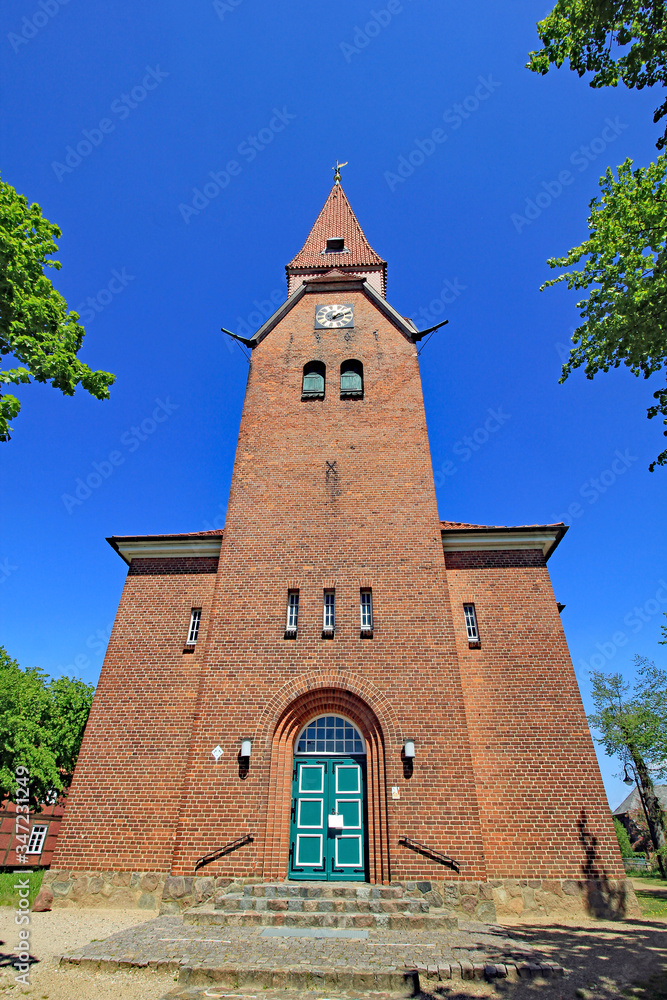 Fototapeta premium Bienenbüttel: St.-Michaeliskirche (1887, Niedersachsen)