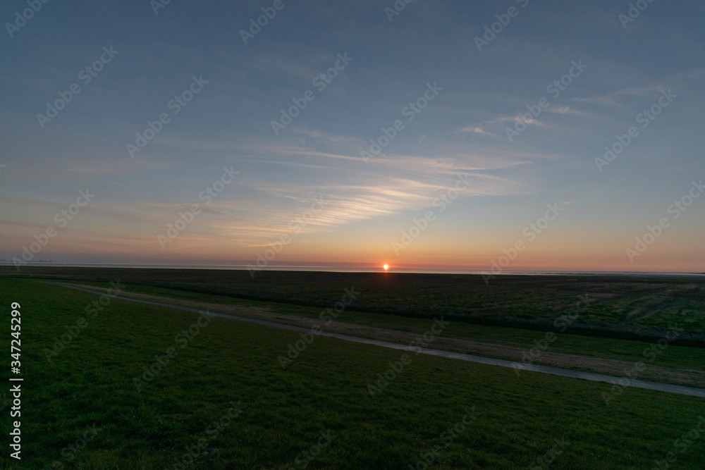 Sonnenuntergang am deich bei Pilsum Sonnenuntergang am deich bei Pilsum