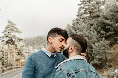 Gay couple in love on a mountain road © Elsa