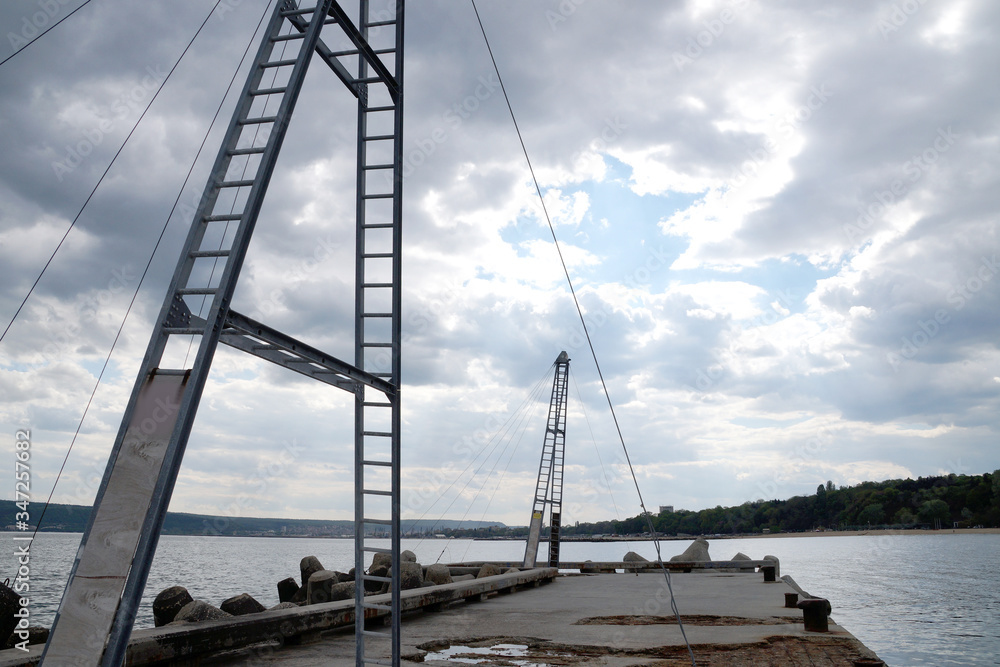 Fototapeta premium metal structure on the pier for pulling the rope when learning kiting 