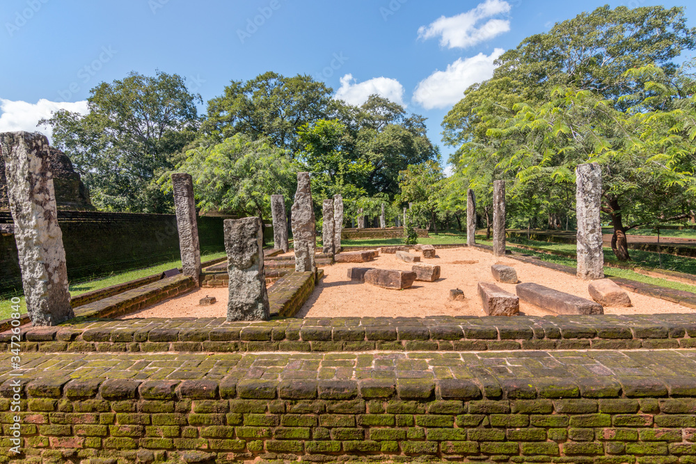 Fototapeta premium Polonnaruwa - Pothgul Vehera