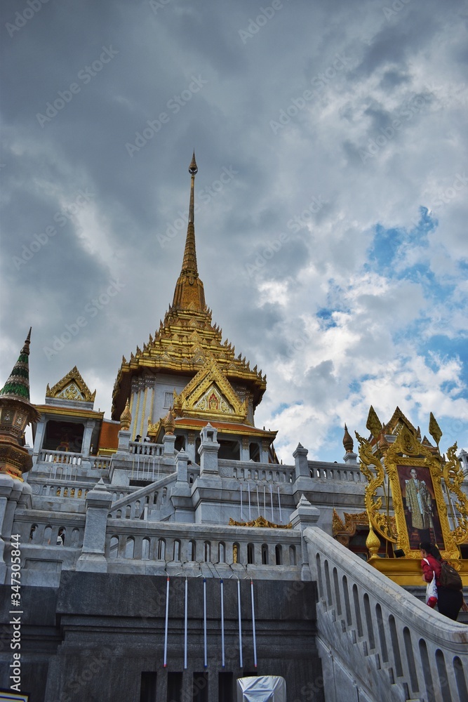 Fototapeta premium Thailand, Wat Traimit in Bangkok is considered to be a rather modest temple. The temple is known for housing a 5.5-tonne statue of a seated Buddha.