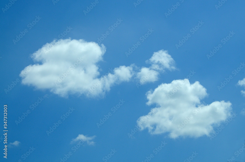 青い空と雲 青い空と雲