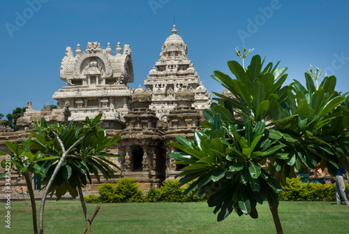 Fotografie KANCHIPURAM TAMILNADU / INDIA  SEP 11 2011 front view of kailasanathar templ, where some small green plants are in the foreground