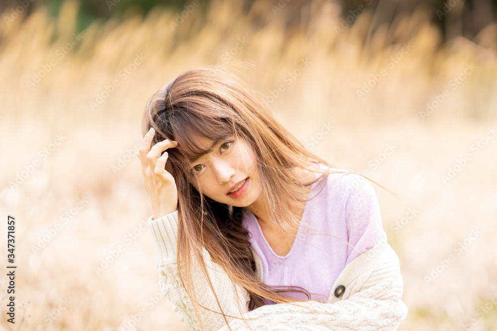 ワンピースを着ている女性 ワンピースを着ている女性