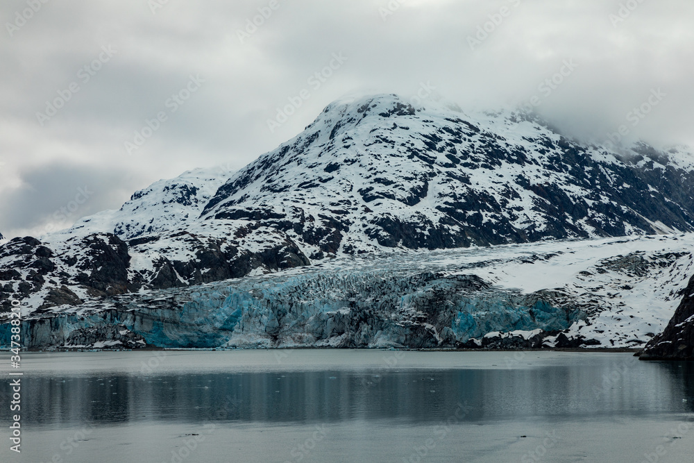 Photo of a glacier in Glacier Bay, Alaska 