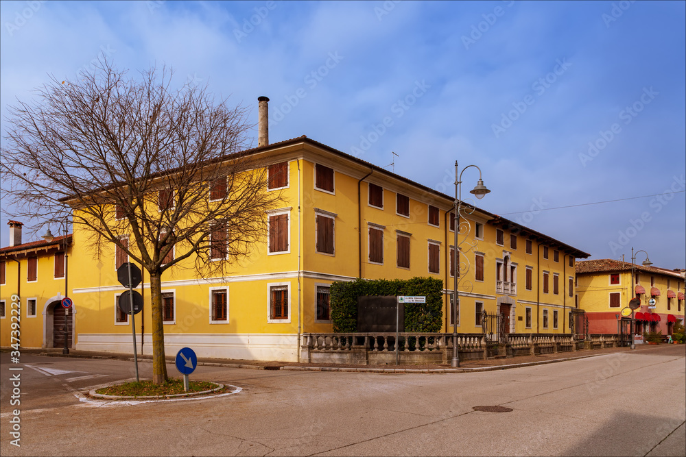 Importanti edifici in centro di Ontagnano, frazione di Gonars, provincia di Udine, regione Friuli, italia.