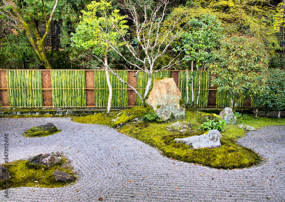 京都、禅寺の山水庭園