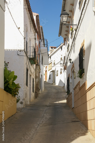 bonita calle rural del municipio de Alpandeire, Málaga © Antonio ciero
