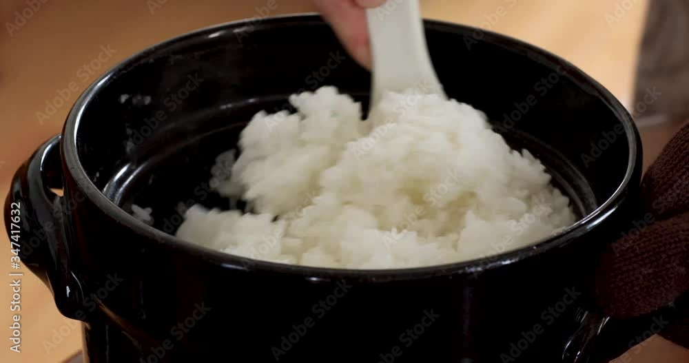 自宅の土鍋で炊く白米 炊き立てご飯 自宅の土鍋で炊く白米 炊き立てご飯
