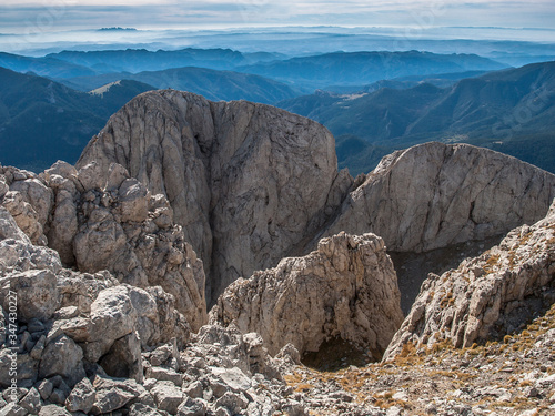 Paisaje aéreo desde la montaña del Pedraforca en Cataluña (España).