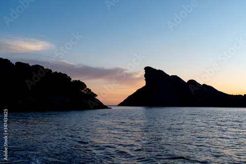 Couché de soleil sur le Bec de l'Aigle de La Ciotat et l'île verte
