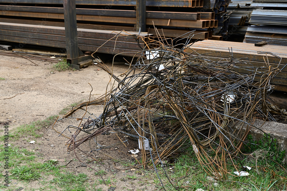 Photo of piles of pallets outdoors black metal lie Photo of piles of pallets outdoors black metal lie
