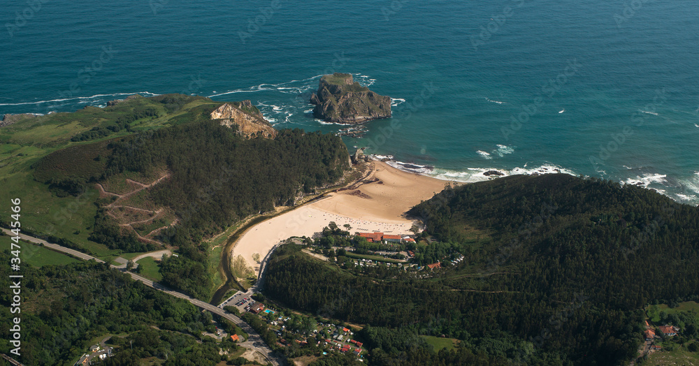 Panorámica aerea de la costa de Asturias y playa de la Franca