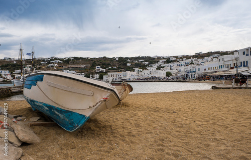 Barca y playa de Mikonos -Grecia
