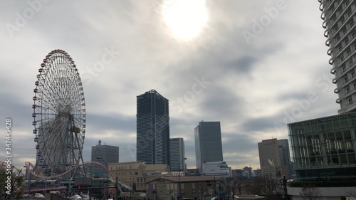 観覧車のある風景