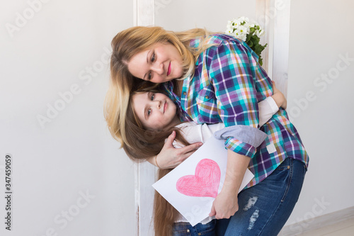 Mother's Day, holidays and family holidays - Mother holds greeting card from her lovely daughter.