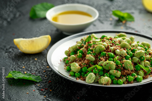 Canvas Print Vegan Green broad beans and quinoa salad with sweet peas and mint