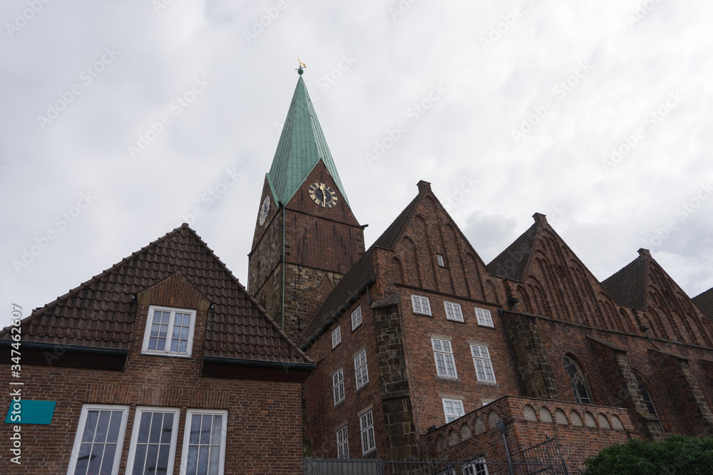 St. Martini-Kirche in Bremen - Blick von der Weser Uferpromenade St. Martini-Kirche in Bremen - Blick von der Weser Uferpromenade
