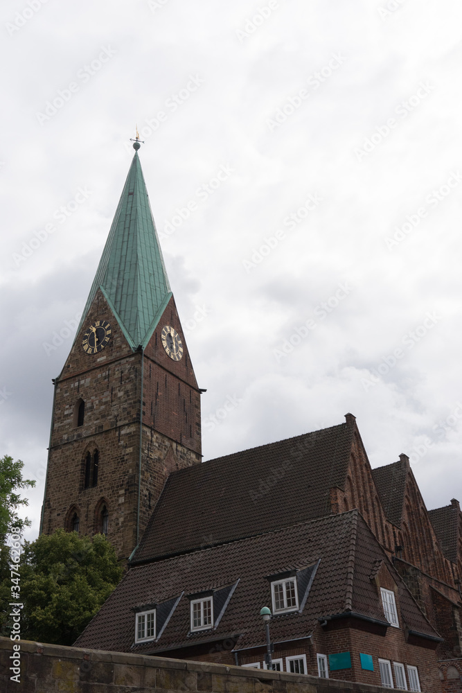St. Martini-Kirche in Bremen - Blick von der Weser Uferpromenade