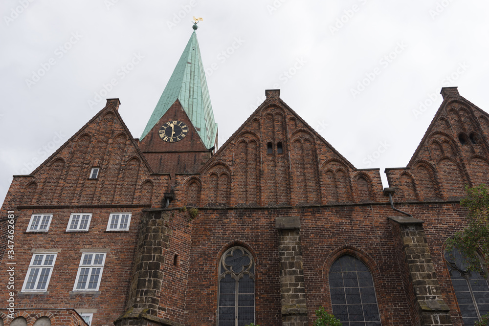 St. Martini-Kirche in Bremen - Blick von der Weser Uferpromenade St. Martini-Kirche in Bremen - Blick von der Weser Uferpromenade