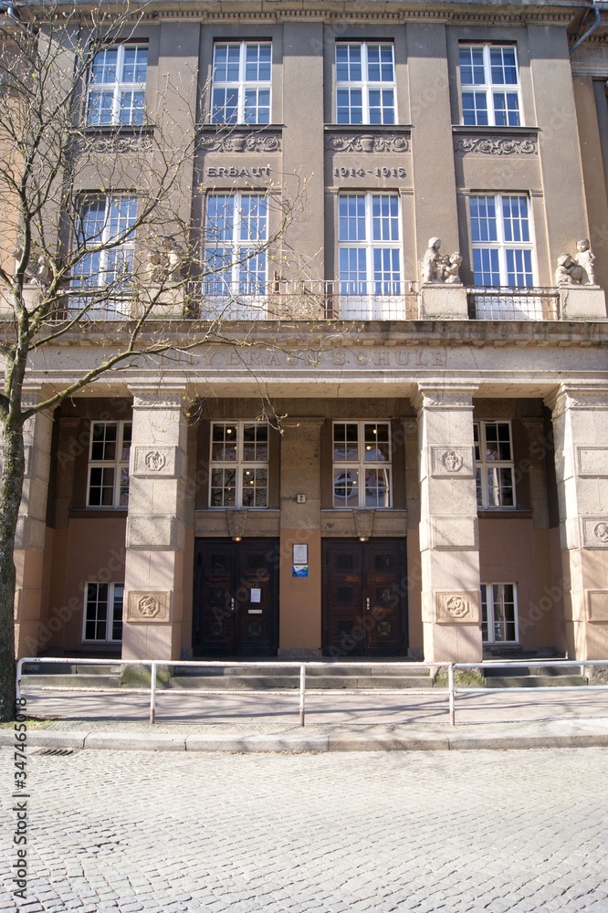 Lily-Braun-Gymnasium