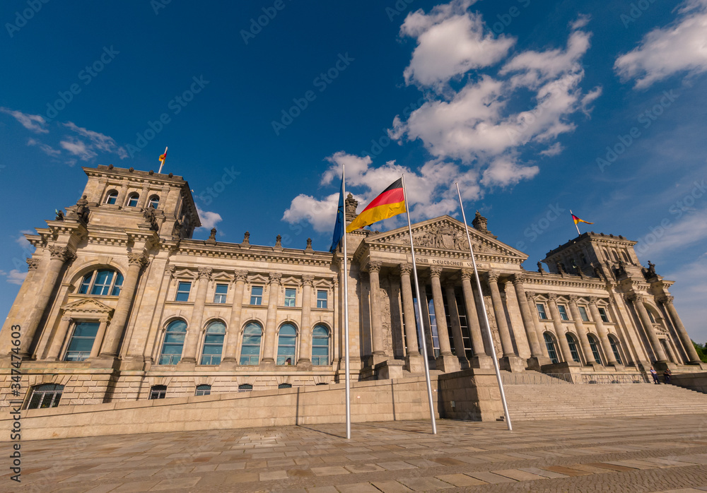 Φωτογραφία Reichstag building, seat of the German Parliament (Deutscher Bundestag) in Berli