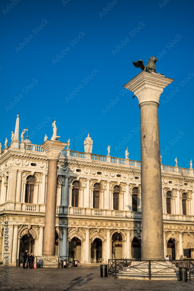 venedig, italien - piazzetta di san marco mit historischen säulen