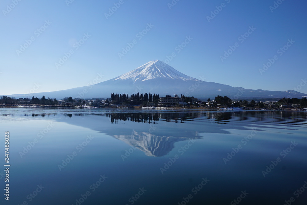 湖に映る富士山