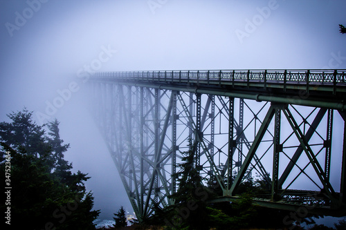 Fotografia, Obraz Deception Pass Bridge During Foggy Weather